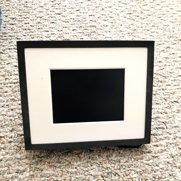 Shomi 7 inch Digital Frame - Picture 1 of 5